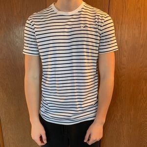 Hollister Men’s Navy Blue Striped T-Shirt